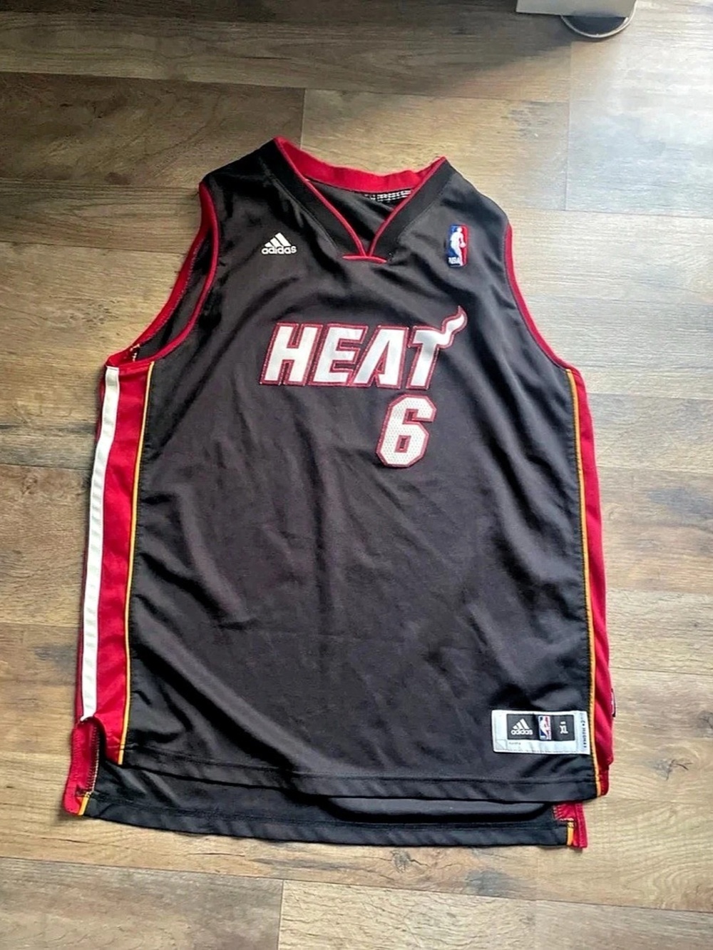 adidas LeBron James Miami Heat Away Vintage Swingman Jersey Men's Black & Red yo